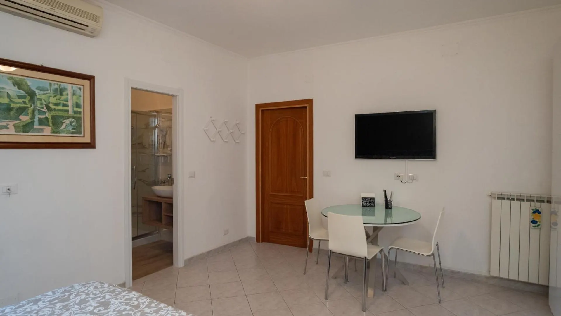 Triple Room A Few Steps From Tiber Rome