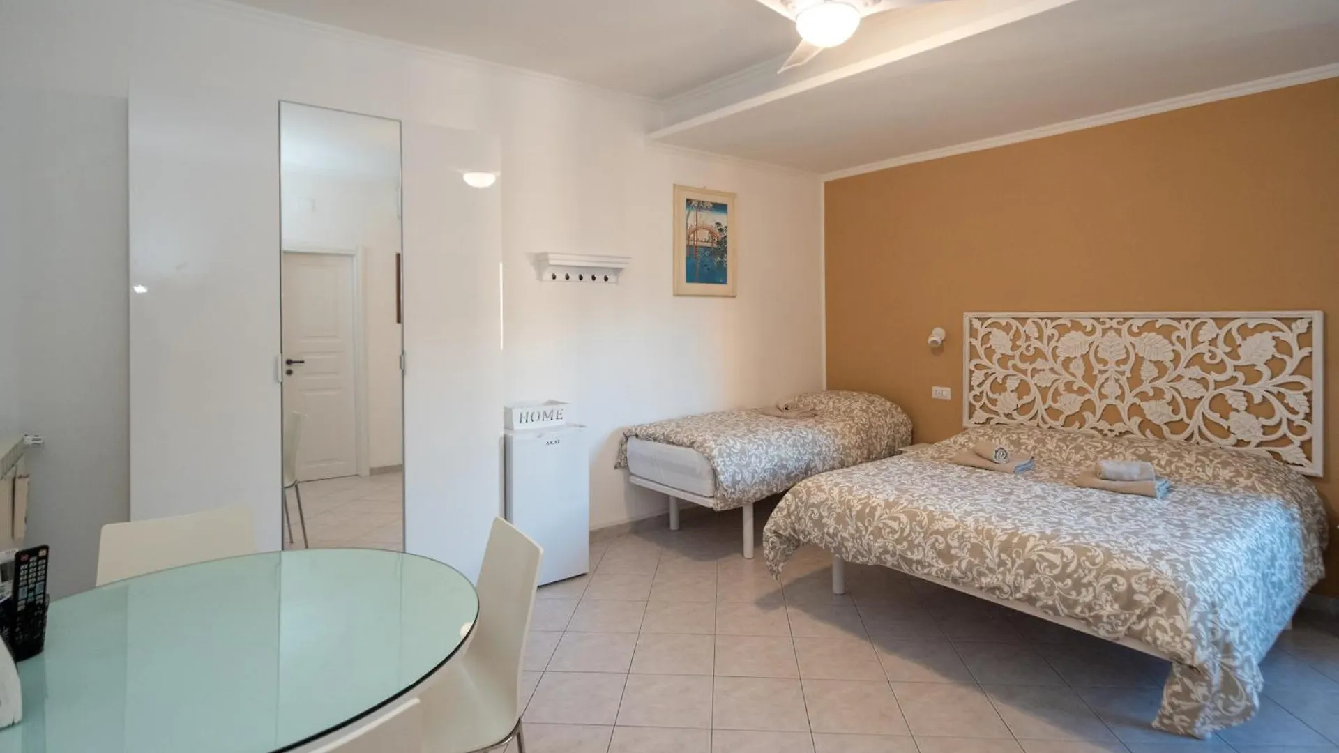 Triple Room A Few Steps From Tiber contacts