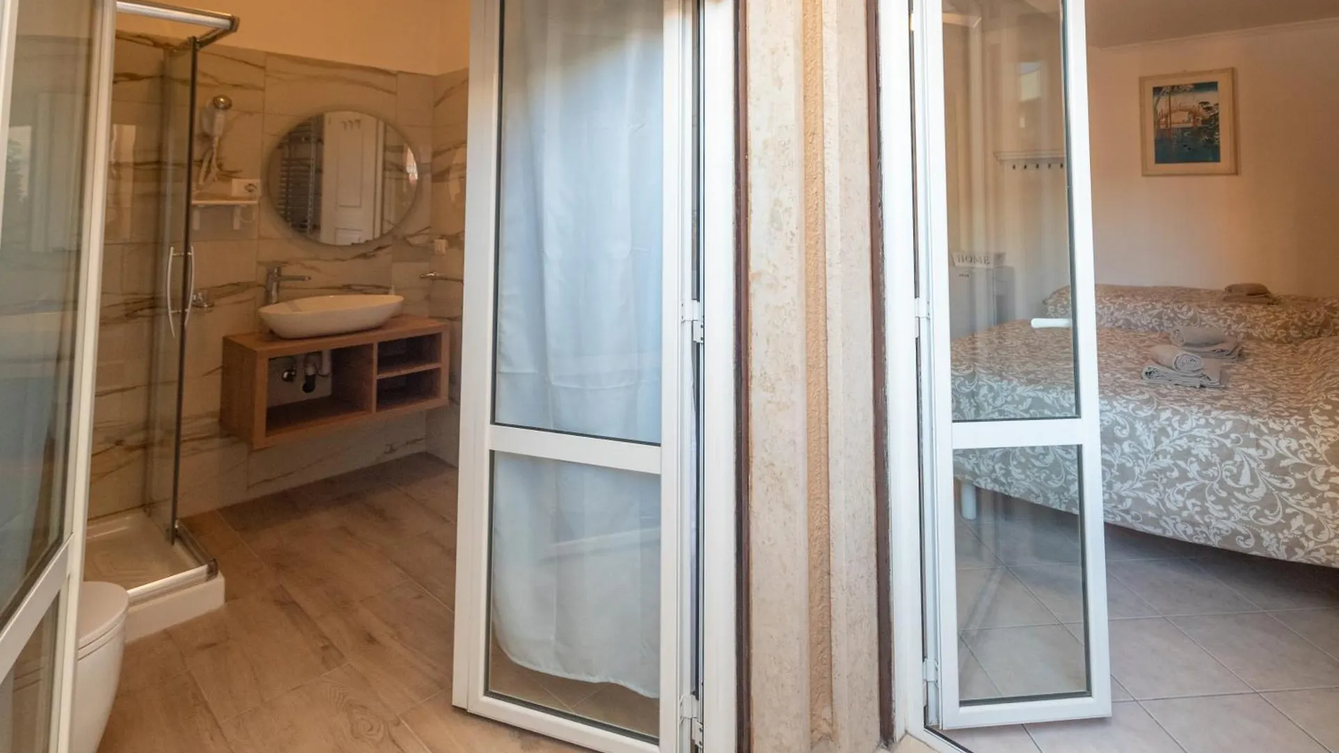 Triple Room A Few Steps From Tiber Italy